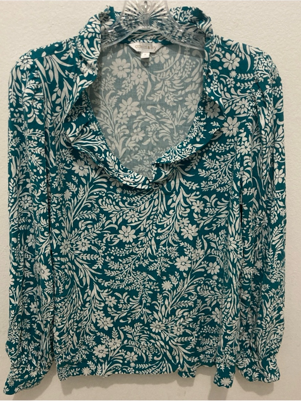 CROWN & IVY green white floral ruffle scoop neck long sleeve pull over top S